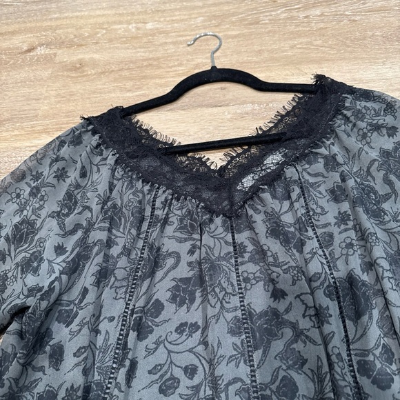ASTR Size L Floral Gray and Black Ruffled Long Balloon Sleeve Blouse - Picture 4 of 13